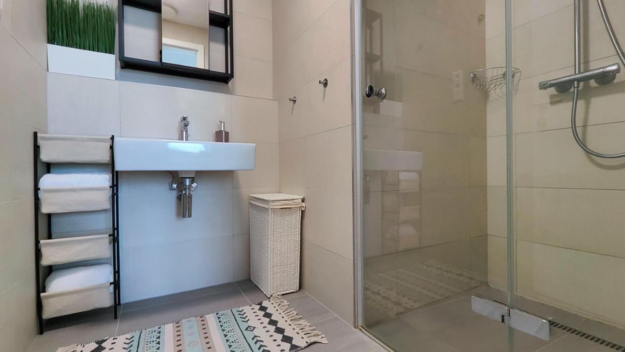 Beautiful 1 - Bedroom Apartment In Downtown Bratislava Buitenkant foto