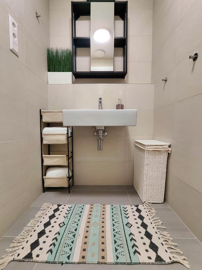Beautiful 1 - Bedroom Apartment In Downtown Bratislava Buitenkant foto